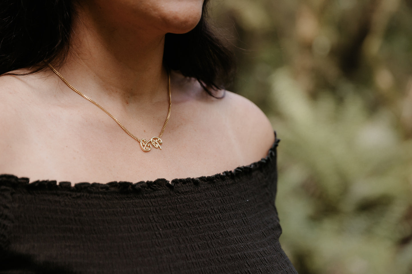 Whakamanawa Pendant Necklace in Gold